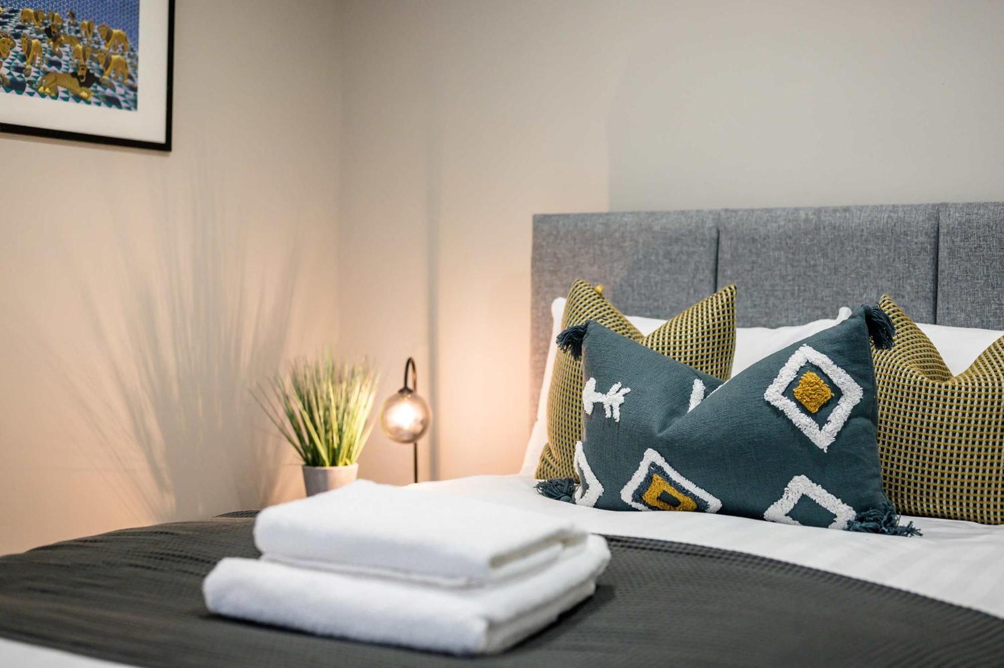 Apartment Picasso's Place Sleeping 9 Guests Liverpool