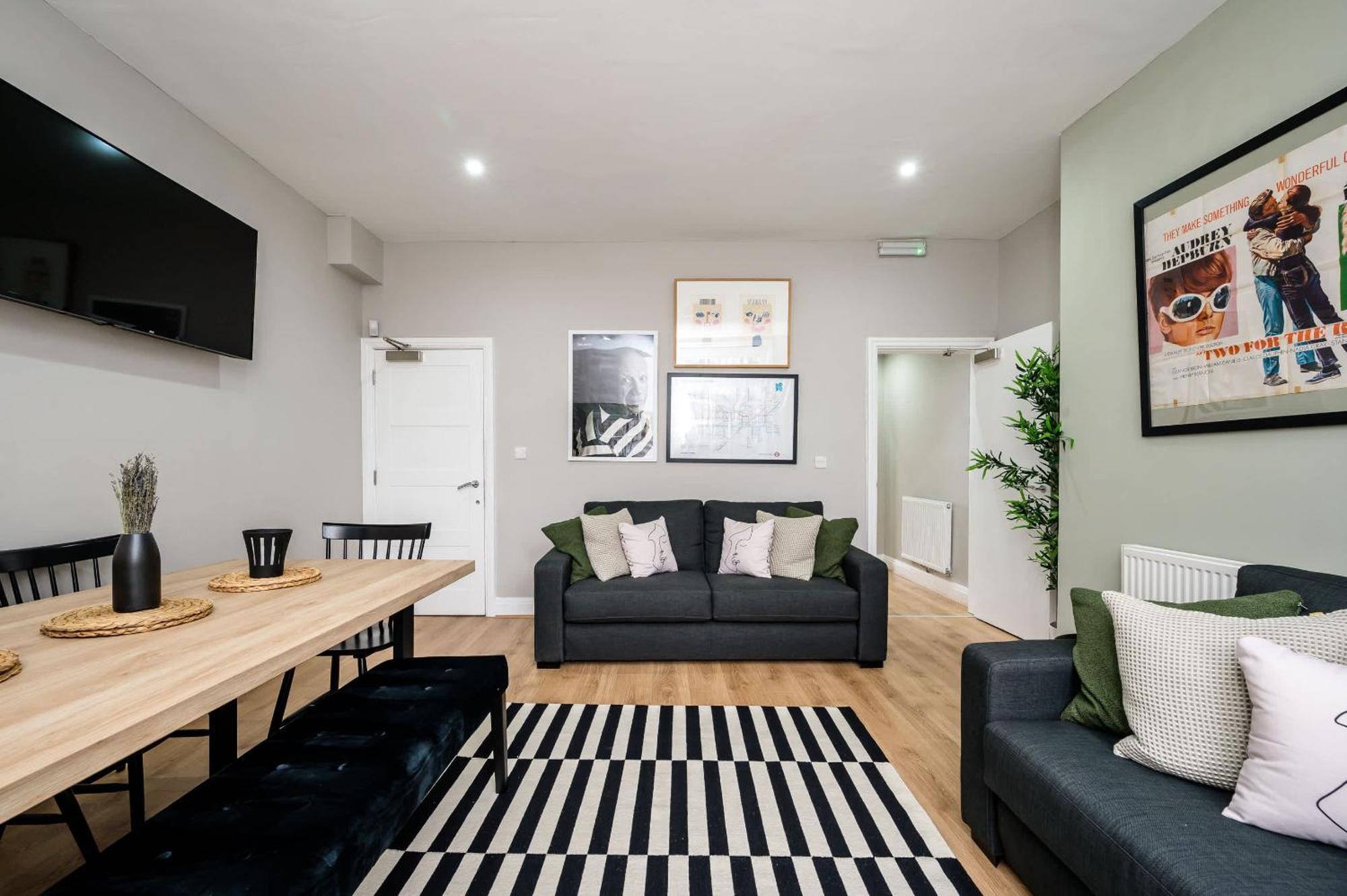 Apartment Picasso's Place Sleeping 9 Guests Liverpool